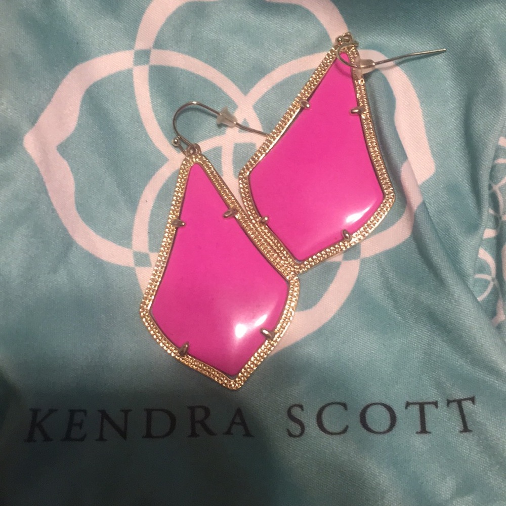 Hot pink Kendra
